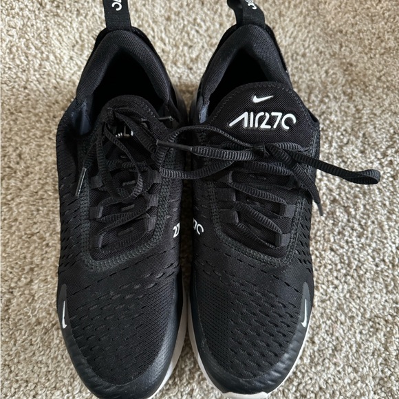 Nike Air Max 270 black sneakers in excellent shape. Size 8 - Picture 2 of 6